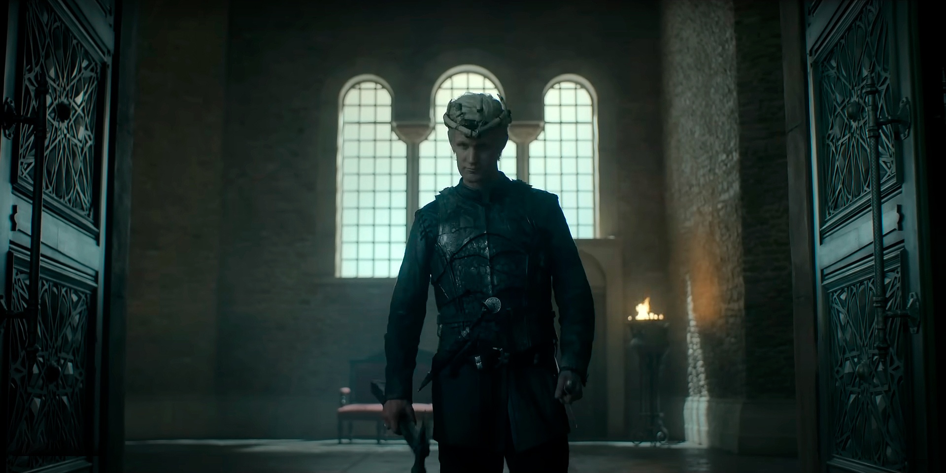 Рейниру убьет дракон. Рейнира таргариен. Смерть рейниры таргариен. Визерис 2 таргариен. Рейниру убьет дракон.